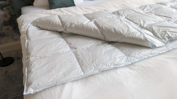 Premium-Daunendecke Fünf Sterne Plus 100 % Daunen | 850 CUIN – Bild 2
